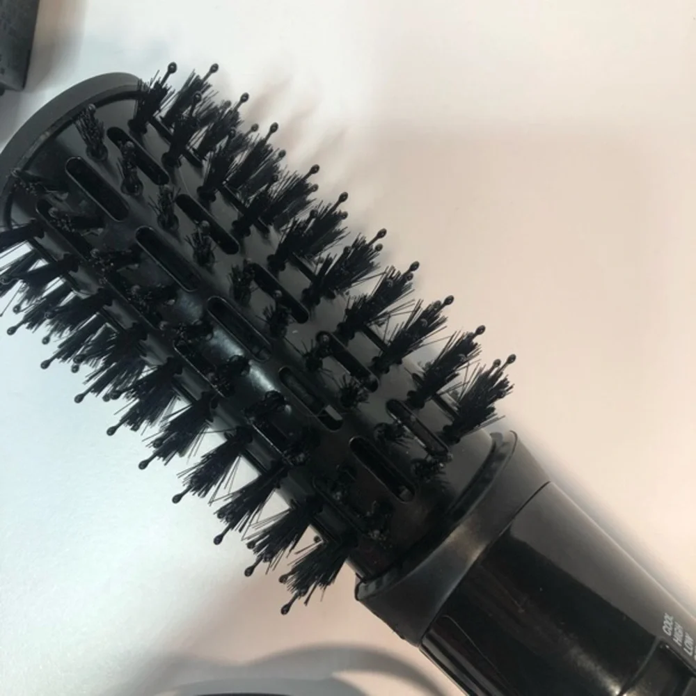 Conair InfinitiPRO 1.5” Barrel Hot Air Brush